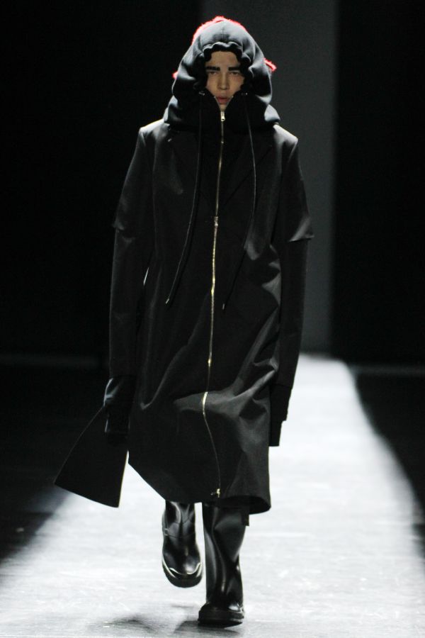 hood by air