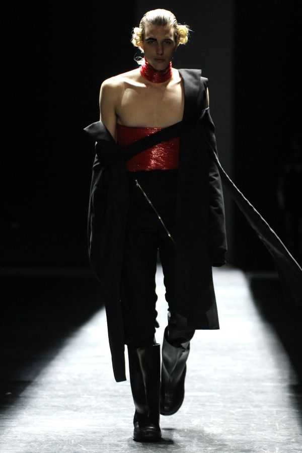 hood by air