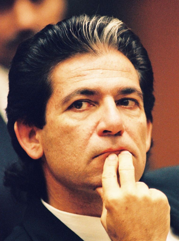 Robert Kardashian sits through trial.