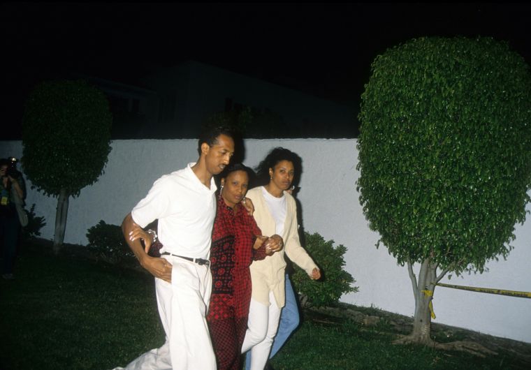 O.J.'s sister spotted near the crime scene.