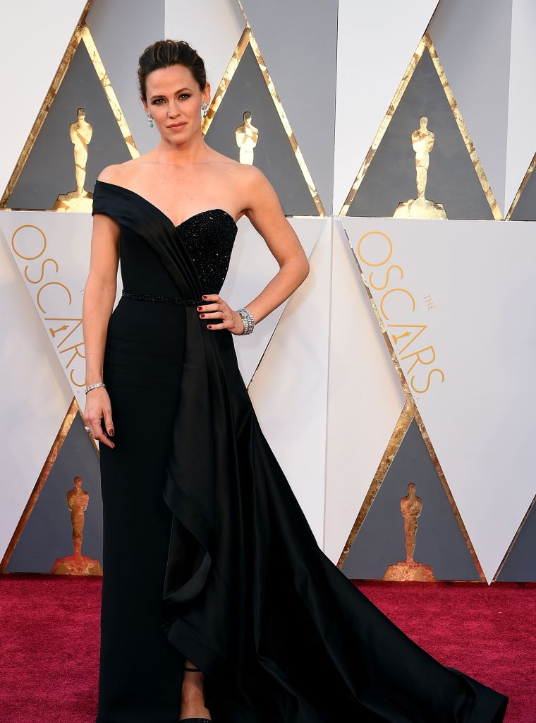 Ben who? Jennifer Garner keeps it classic in all black.