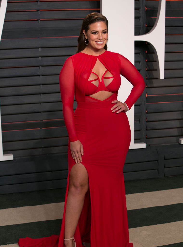 Ashley Graham was on fire. She flaunted her killer curves in a form-fitting red gown.