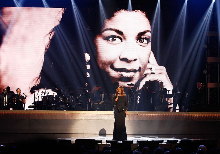 Ledisi performing Natalie Cole tribute