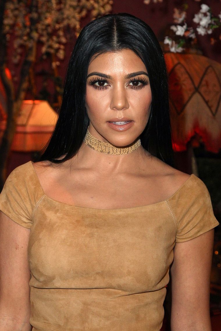 3 kids and 10 years later, hot mama Kourt is single and ready to mingle.