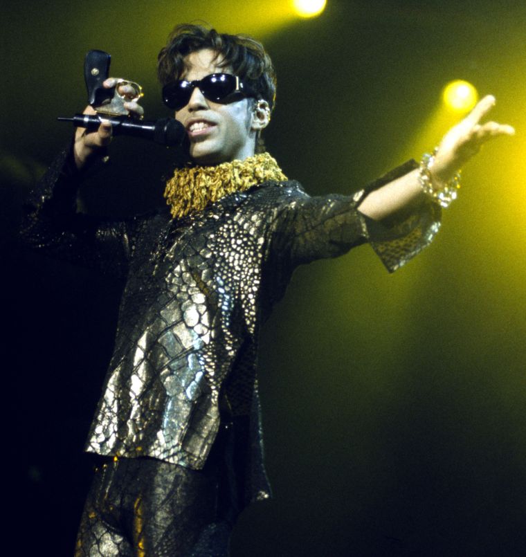 Prince performs at Shoreline Amphitheatre on October 10, 1997 in Mountain View, California.