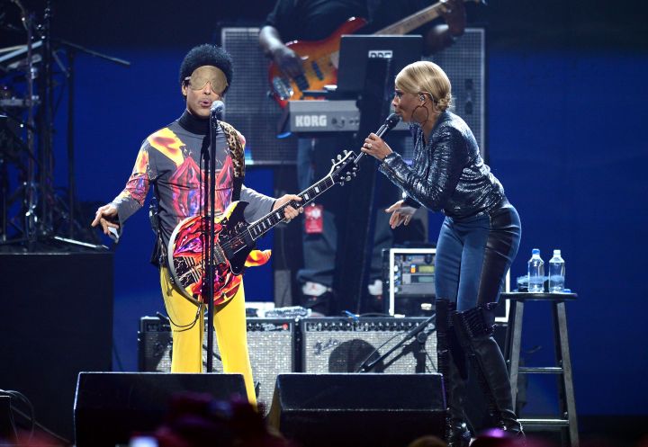 Prince and Mary J. Blige sing it out at the 2012 iHeartRadio Music Festival