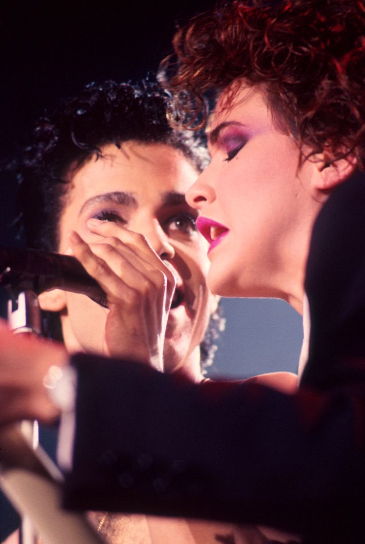 Prince singing with his protégée Sheena Easton