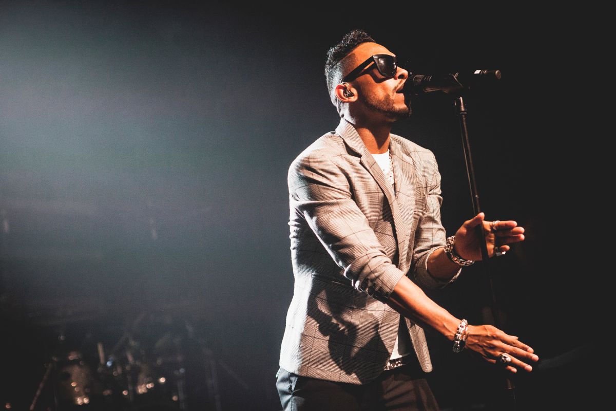 The wonder boy Miguel commands a full package of stage presence, sex appeal and snappy dance moves. Denmark 2013.