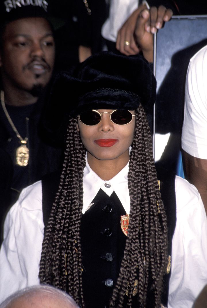 Nothing says incognito and stylish like dark shades, a hat, and a red lip.