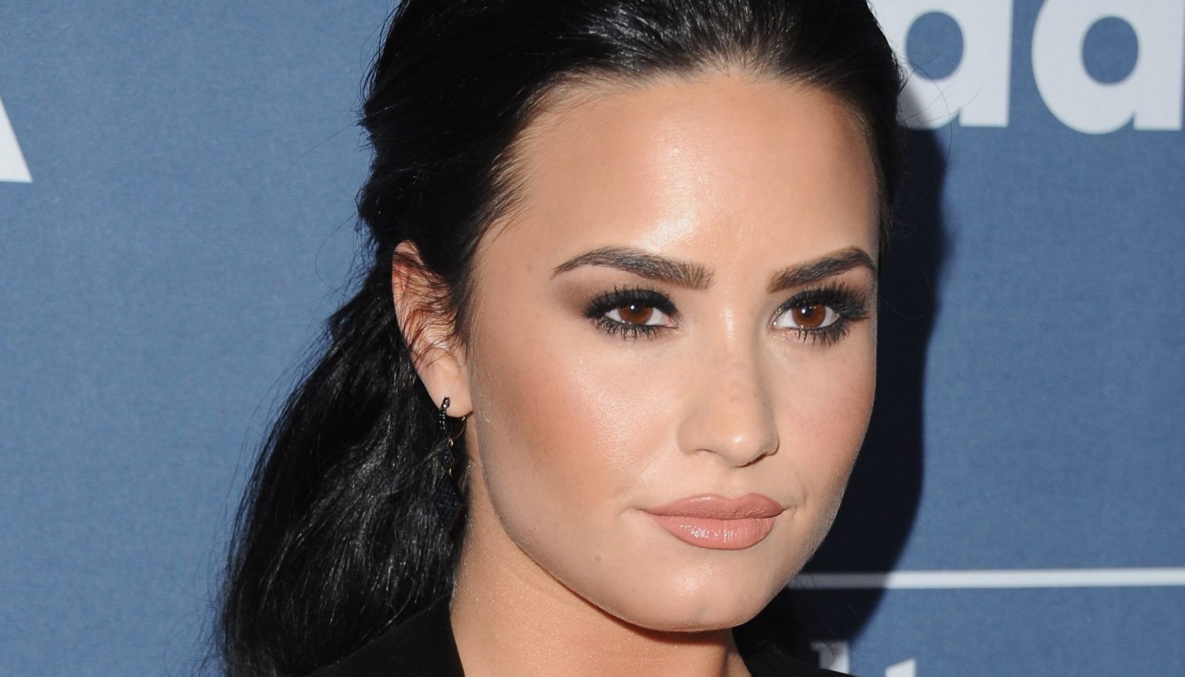 Demi Lovato Reportedly Went On Date With 'Bachelorette' Contestant & These Pics Prove He's Worth All The Dates
