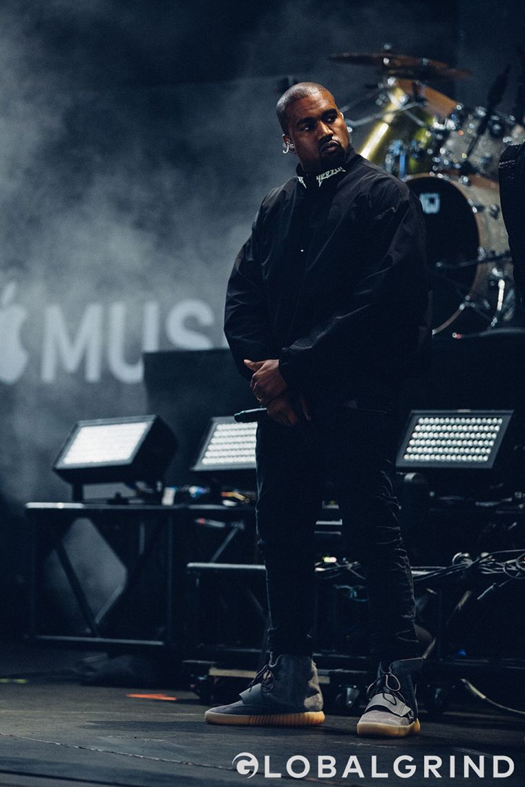 ‘Ye back at it again.