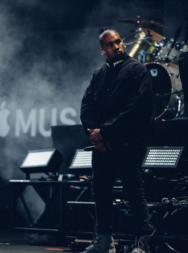 'Ye back at it again.