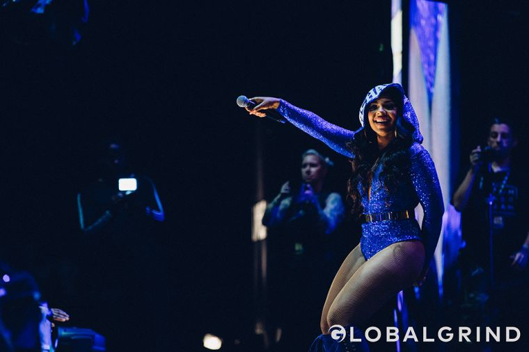 Ashanti looks like perfection performing at 2016 Hot 97 Summer Jam at Met Life Stadium.