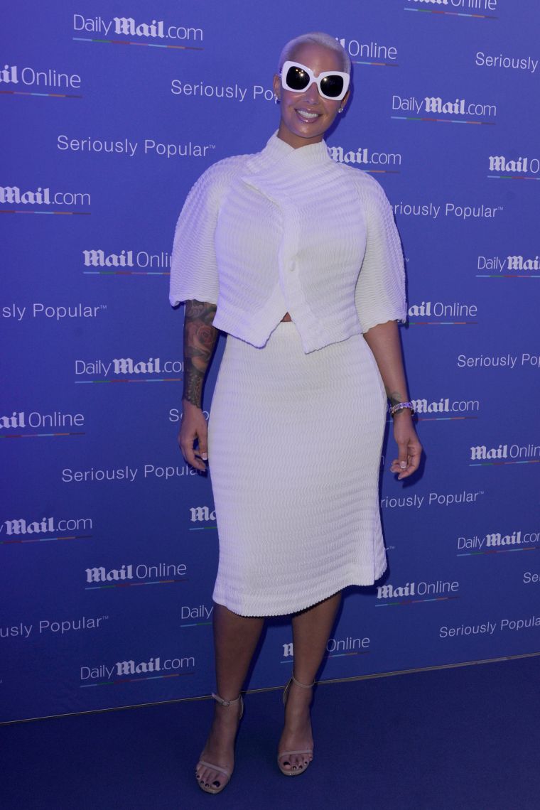 And of course they both got the BFF memo to be in full-on glam mode.