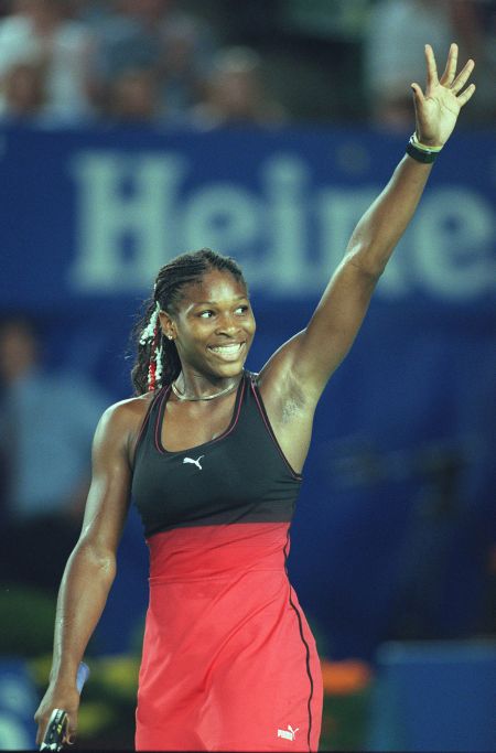 A young Serena Williams wears a two-tone tennis dress at the 2000 Australian Open