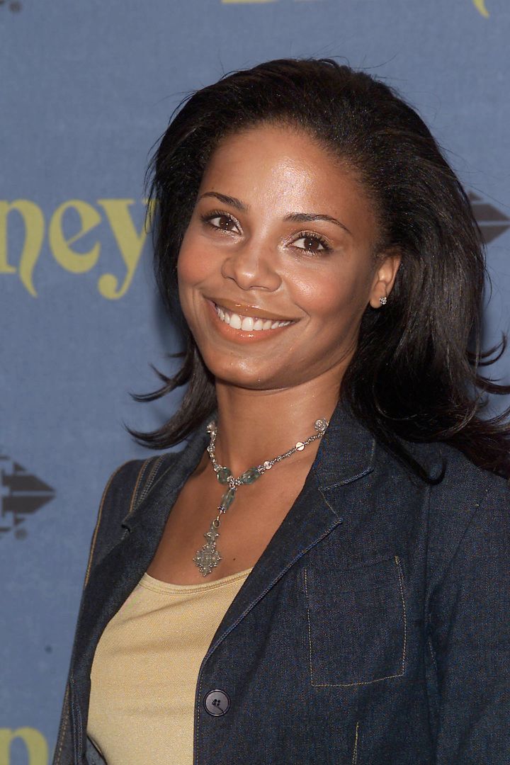 The natural makeup look gave Sanaa the glow of a teenager while in her early 30s.