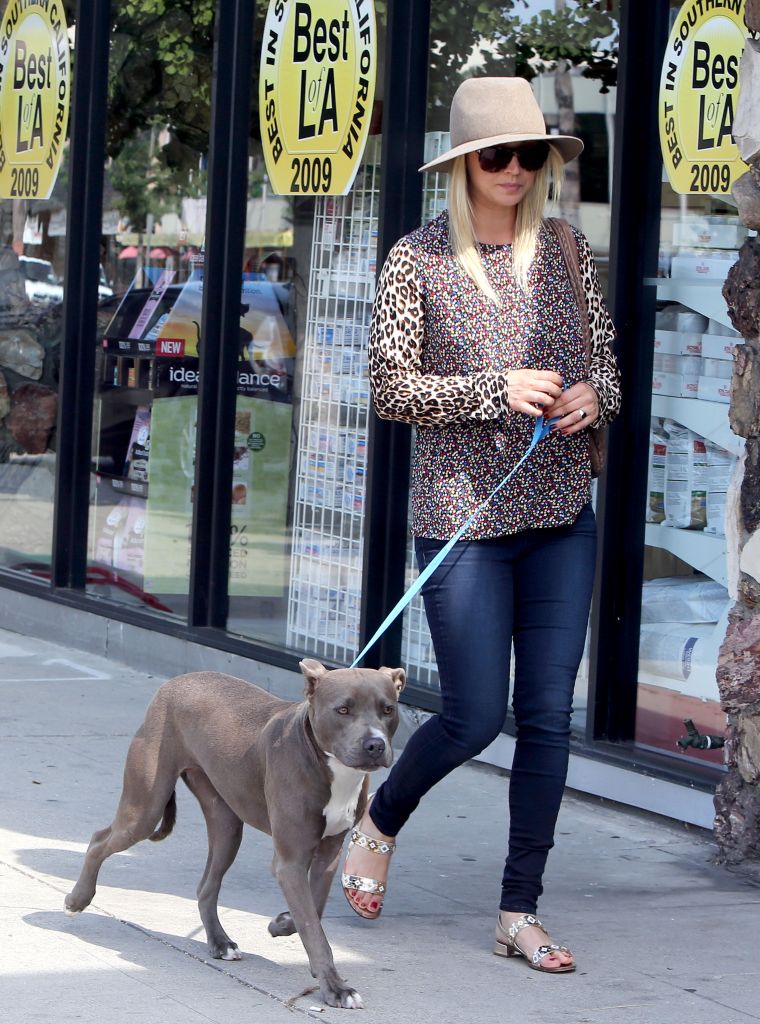 Kaley Cuoco and her pit get a little sunshine together.