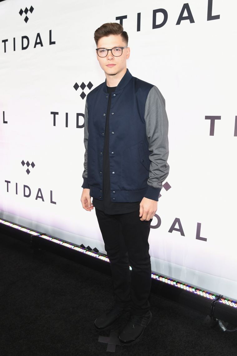 Kevin Garrett hits the red carpet.