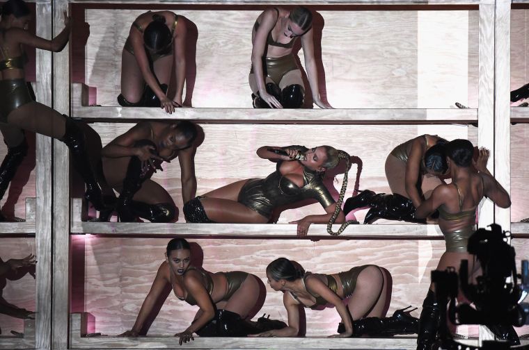 Beyoncé and her dancers perform for TIDAL X: 1015.