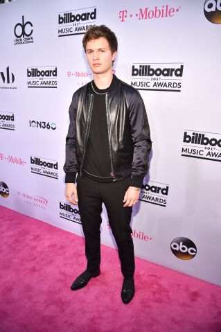 2017 Billboard Music Awards - Magenta Carpet