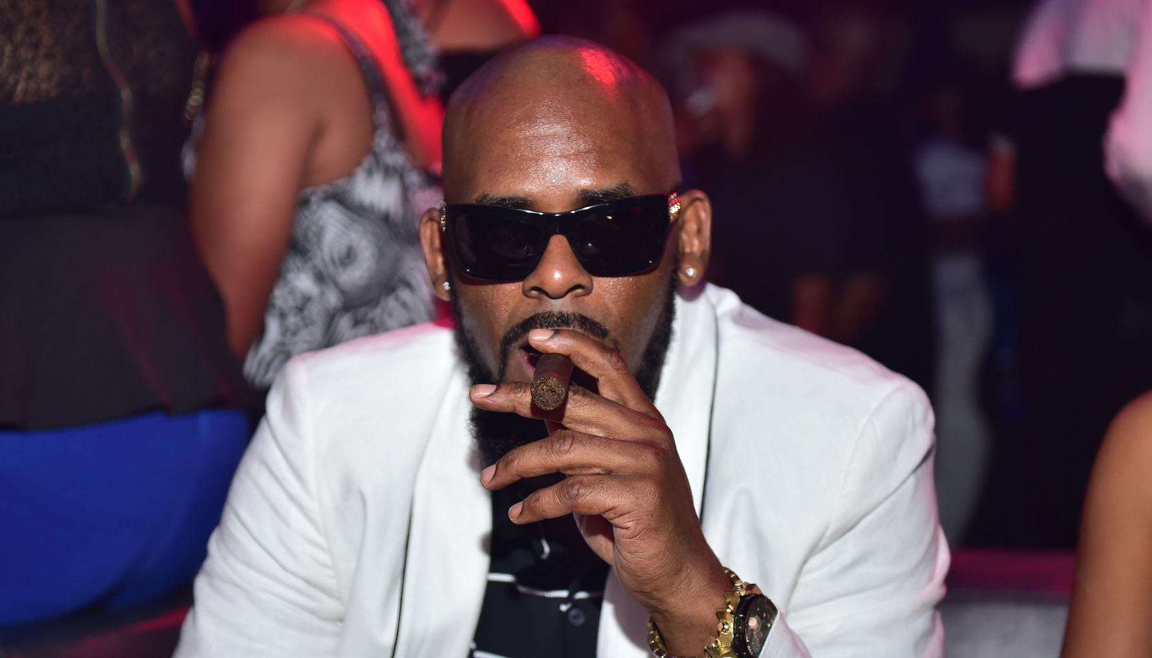 Drip Drip: R. Kelly Accused Of Leaving Pee Cup & Stains In RCA Studio