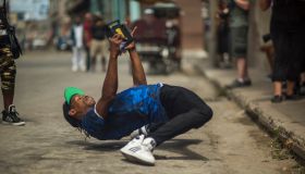Street entertainer breakdancing, Vedado.