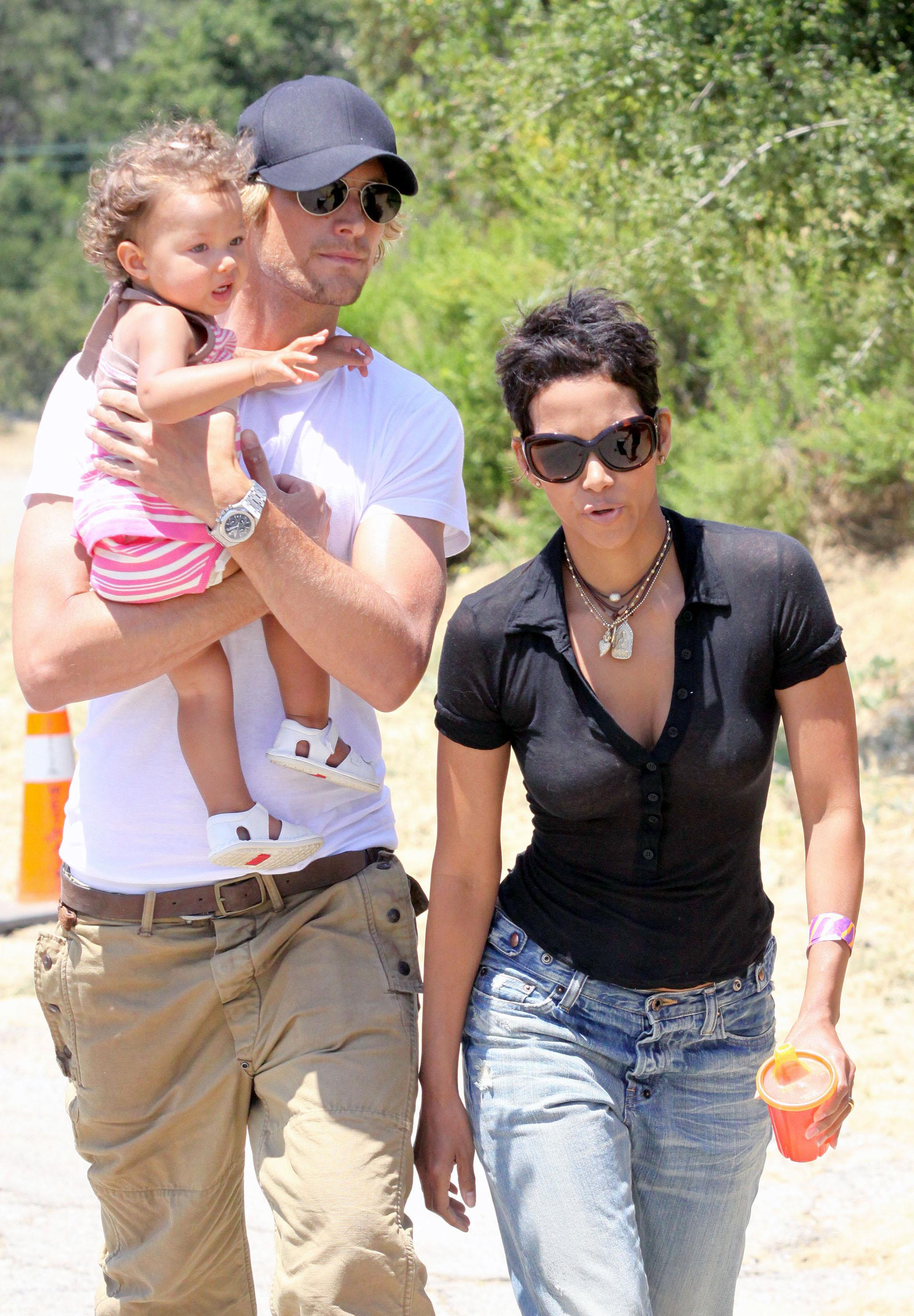 Celebrity Sightings In Los Angeles - May 24, 2009