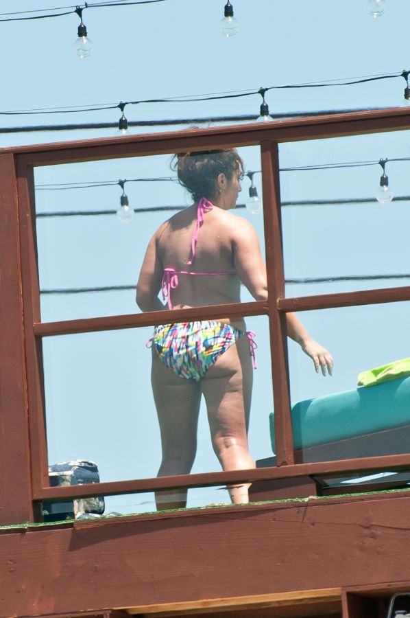 'Jersey Shore's Denna in a bikini at the beach in NJ