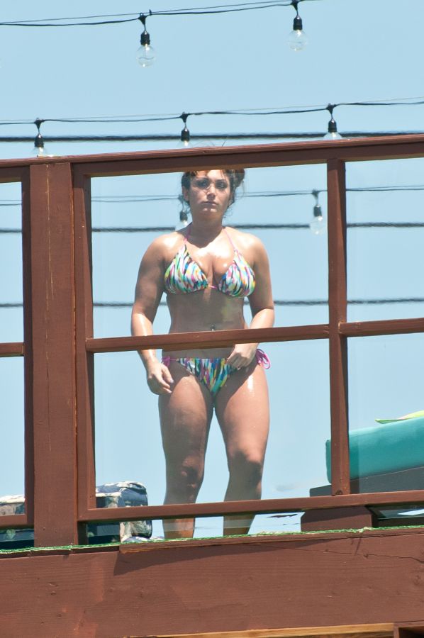 'Jersey Shore's Denna in a bikini at the beach in NJ