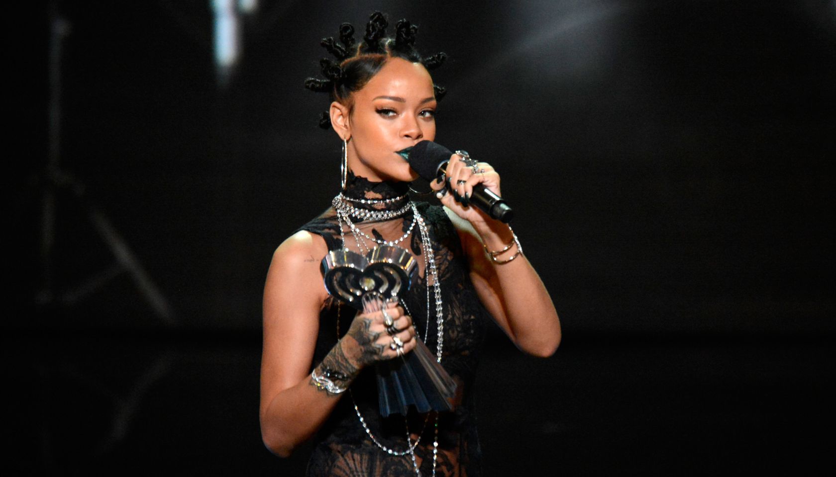 2014 iHeartRadio Music Awards - Show