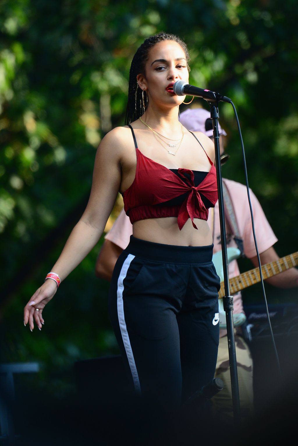 29 Unseen Sexy Photos of Jorja Smith Which Will Make Your Day - PopMellow