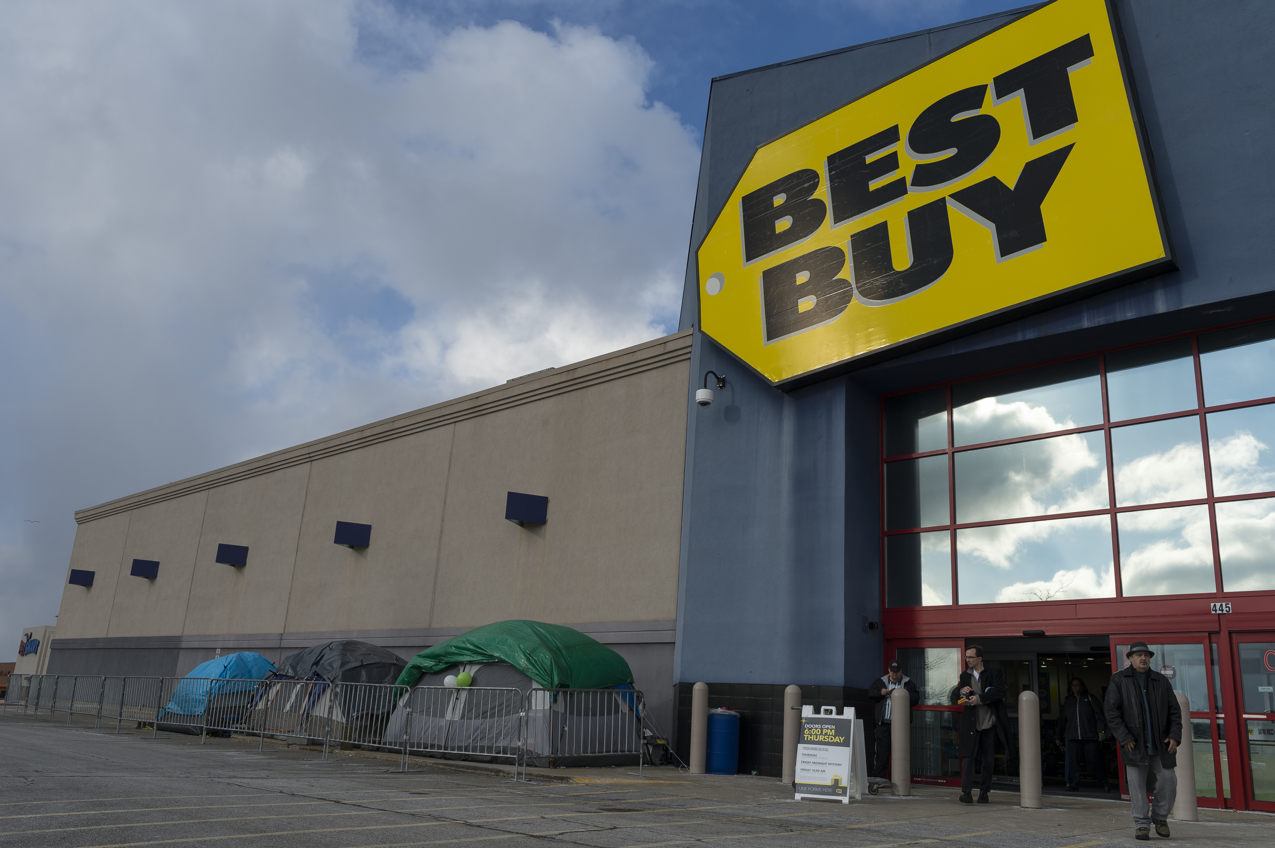 Cuyahoga Falls, OH - Customers camp outside of Best Buy in anticipation of Black Friday sales