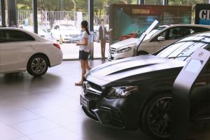 Mercedes-Benz dealership in China