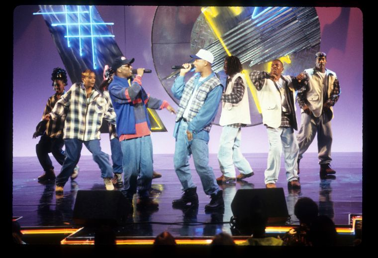 They lit the stage up for the AMA’s 20th Anniversary Special.