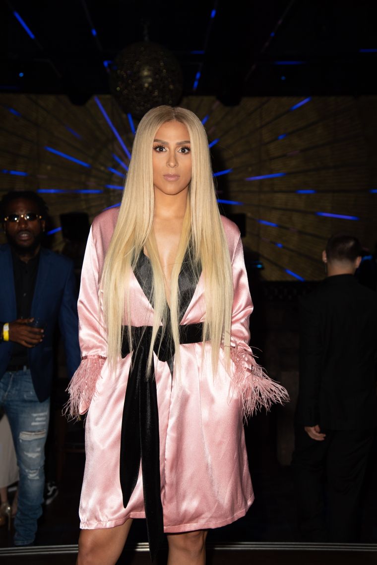 Veronica Vega was pretty in platinum & pink