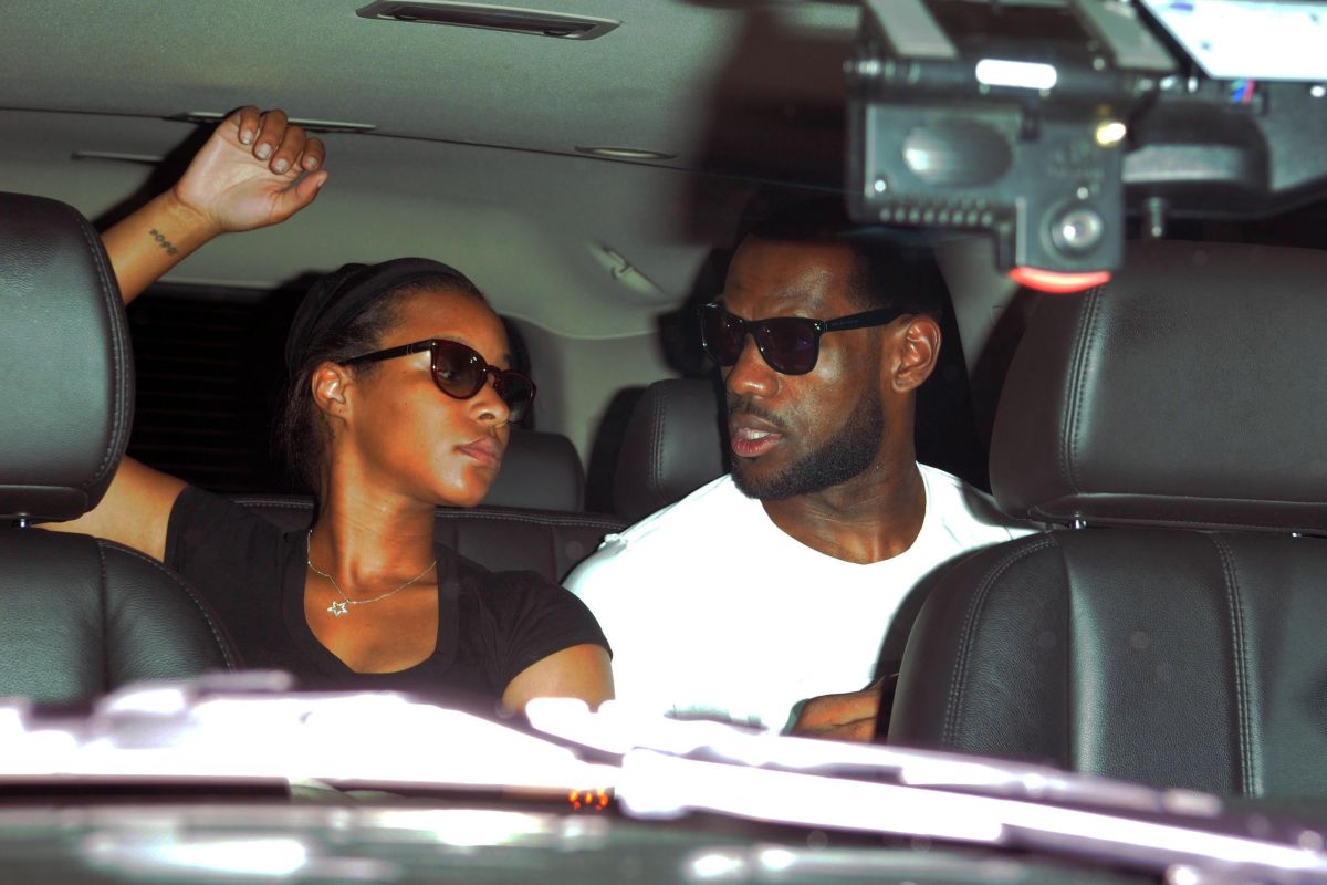 13 Pics Of LeBron James & Wife Savannah Being Crazy In Love (PHOTOS