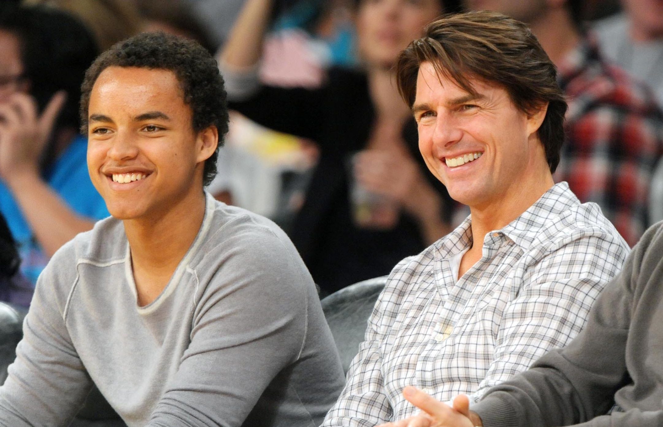 TOM CRUISE AND SON CONNOR AT LAKERS-SUNS GAME 2
