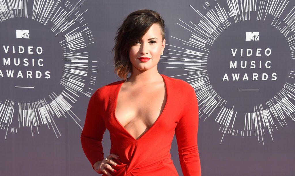 Demi Lovato Reportedly Went On Date With 'Bachelorette' Contestant & These Pics Prove He's Worth All The Dates