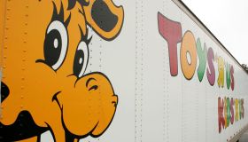 Toys 'R' Us Makes Comeback With First New U.S. Store
