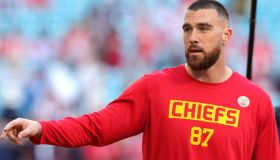 Thirsty Twitter Is Ready For Travis Kelce To Put A Super Bowl Ring On It