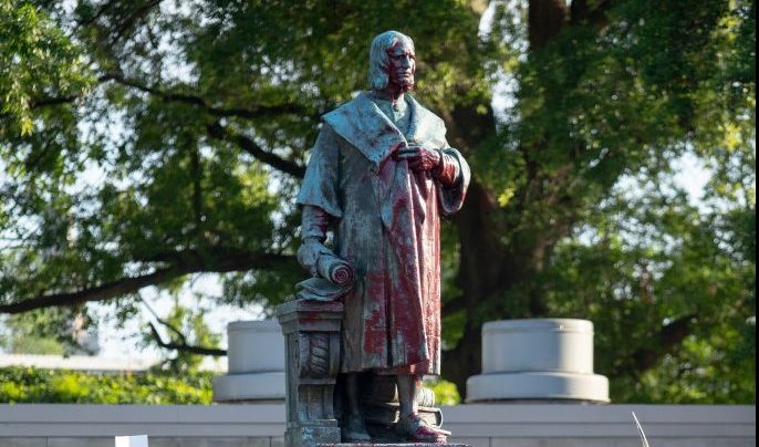 Twitter Clowns The Columbus Statue Dragged Into The Lake With Funny Captions