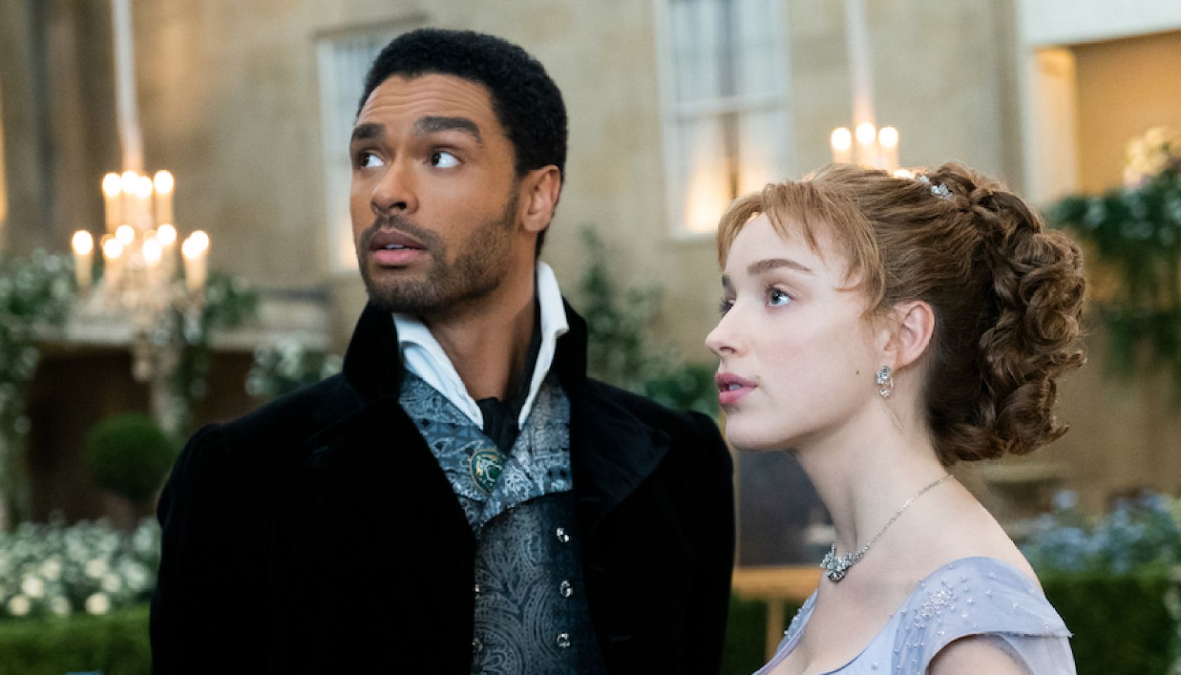 Bridgerton stills — Regé-Jean Page & Phoebe Dynevor