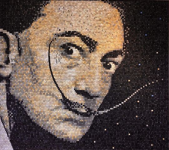 Artist creates stunning mosaic artwork using recycled computer keyboard keys