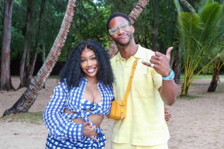 SZA & Victor Cruz Soaking Up The Hawaii Sun