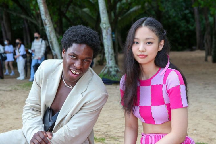 Daniel Caesar & Jennie Kim Front Row