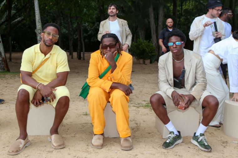 Victor Cruz, Don Toliver & Daniel Caesar Posing At The Show