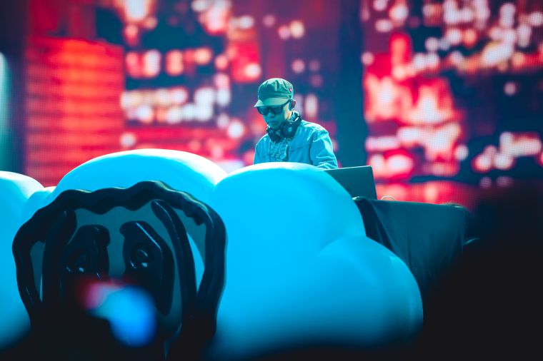 Nigo Had The Crowd Lit