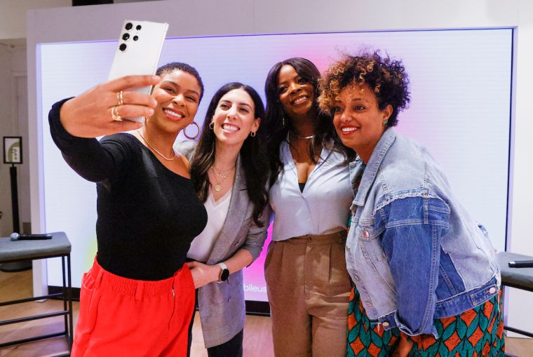 All The Ladies Posing With Samsung