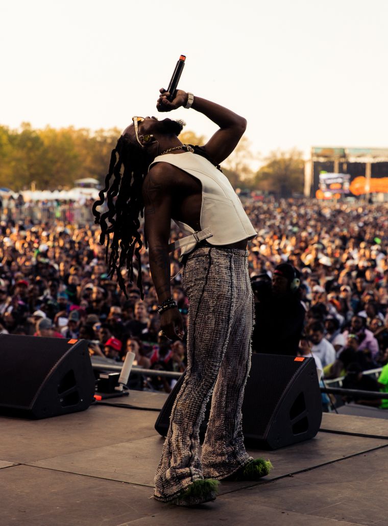 EarthGang Going Crazy