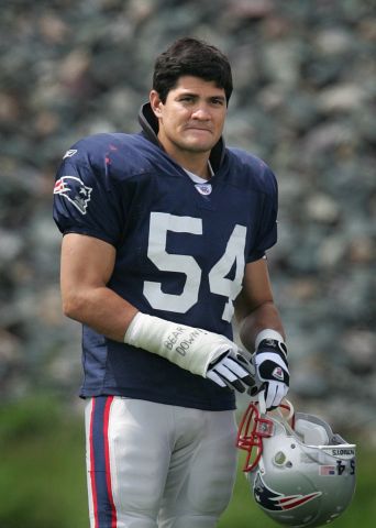 (9/7/06 Foxboro, MA ) Tedy Bruschi returned to the practice field, with his casted right hand with "Bear Down" written on it, as the New England Patriots prepare for their week one matchup vs. the Buffalo Bills at practice at Gillette Stadium on Th